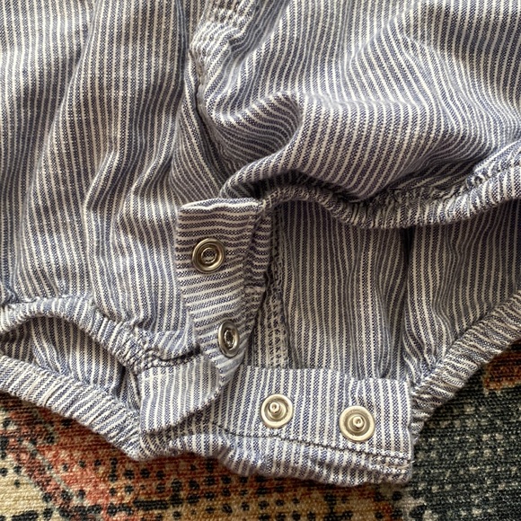 Baby B’gosh Pinstripe Romper • 12-18 Months - Picture 7 of 9